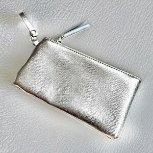 ⭐️ 5 for $25 EIGHT by Under One Sky Silver Color Small Purse